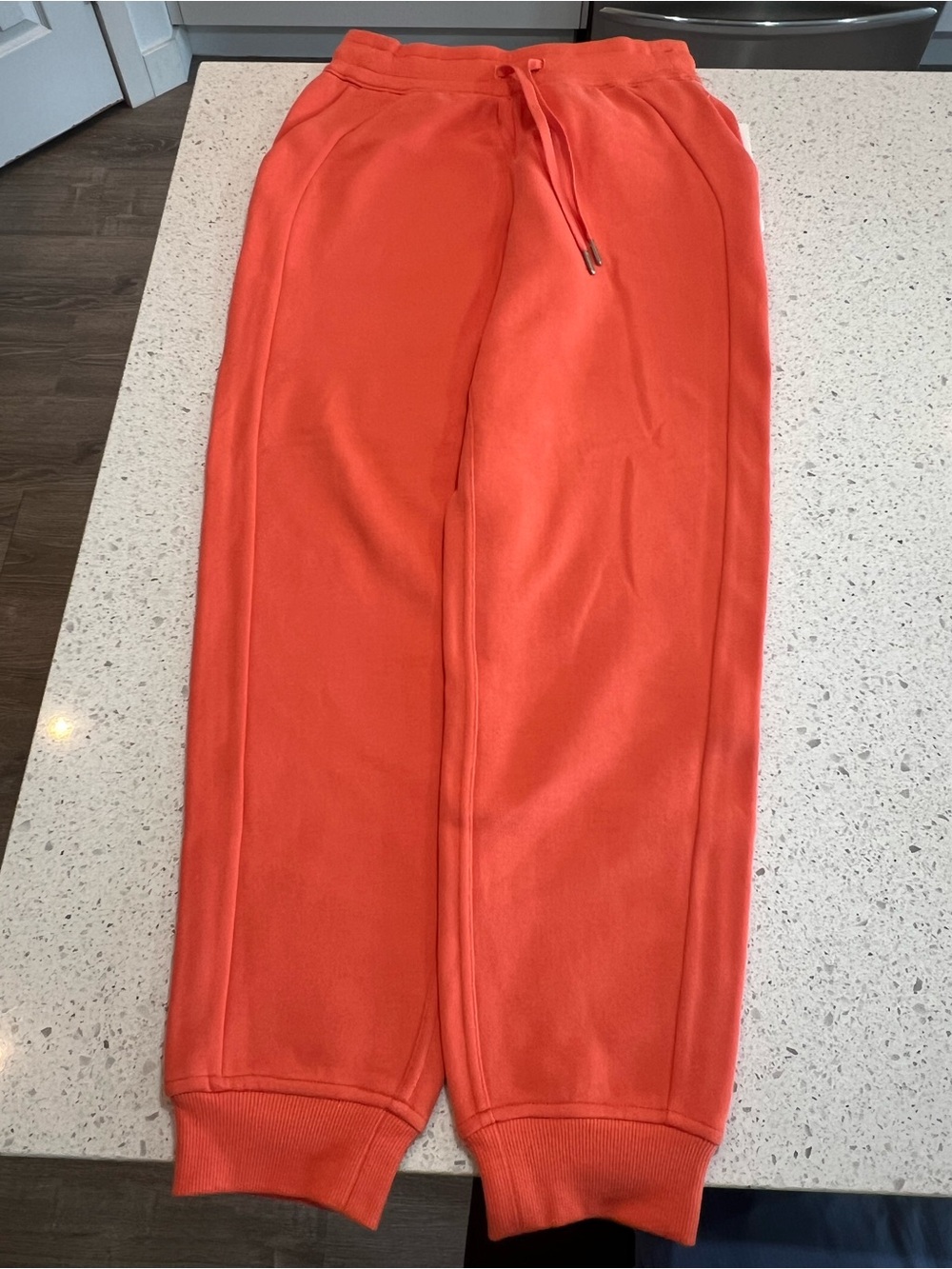 lululemon High-Rise Scuba Jogger in Warm Coral (orange) NEW WITH TAGS ATTACHED - Picture 2 of 12
